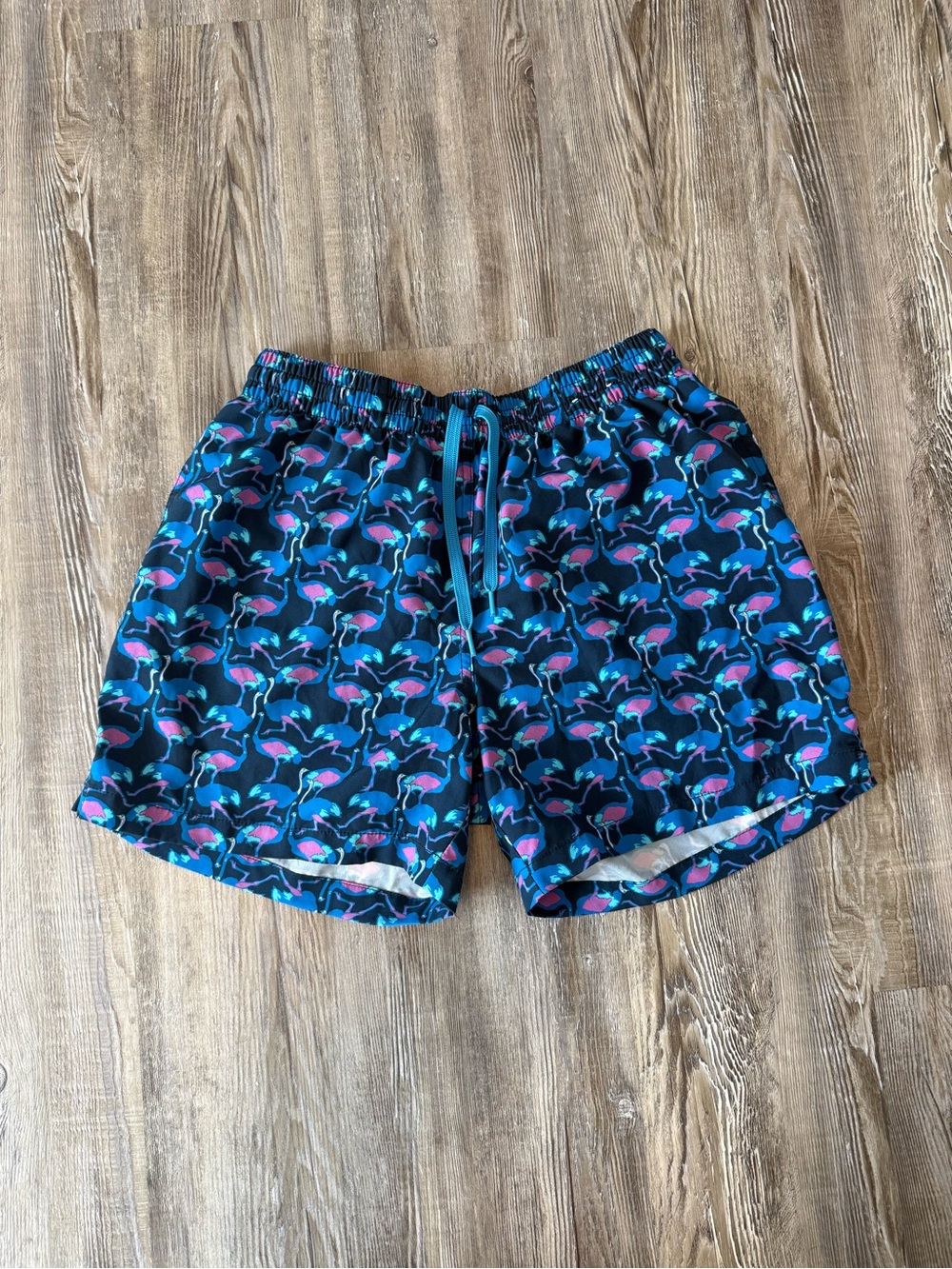 Chubbies Navy Swim Shorts with Teal & Pink Flamingos 5.5 Inch Inseam Size Medium